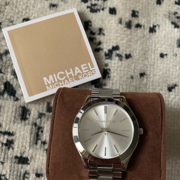 SILVER MICHAEL KORS WATCH WITH BOX - Picture 2 of 5
